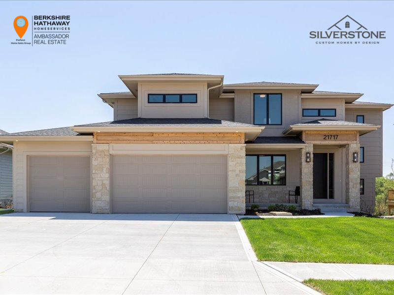 Two Story | 21717 Parkview Dr